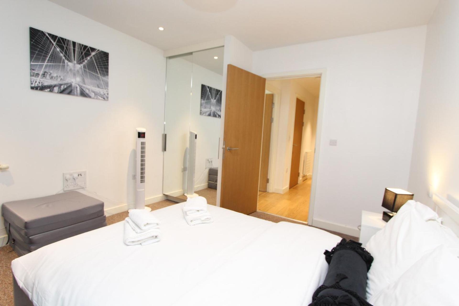 Spacious & Modern 1 Bedroom Close To Station In E16 Лондон Екстер'єр фото